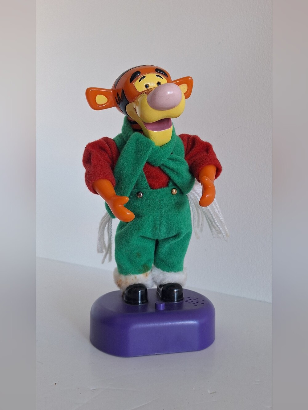 Tigger Musical Christmas figurine